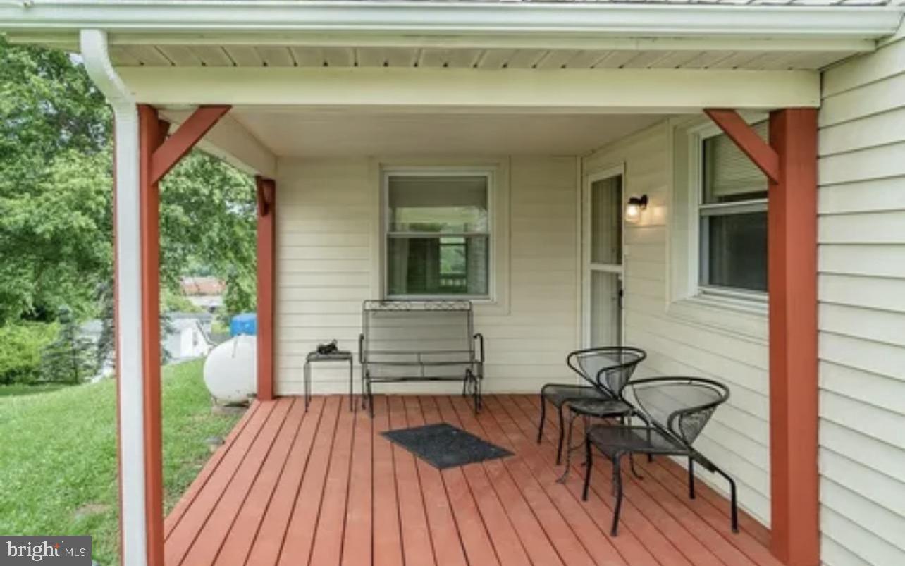 10 Nunn Ln Property Photo 3