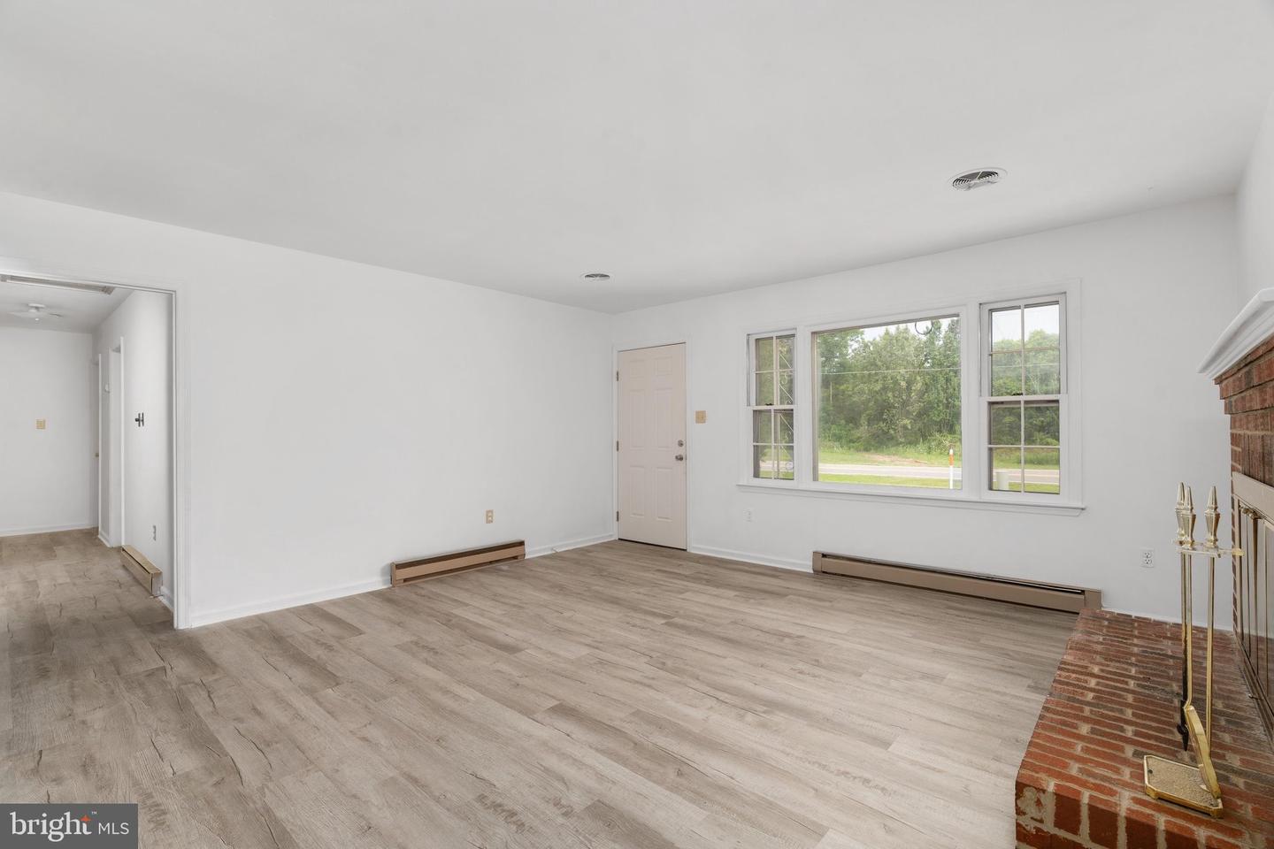 33 Wallace Ave Property Photo 3