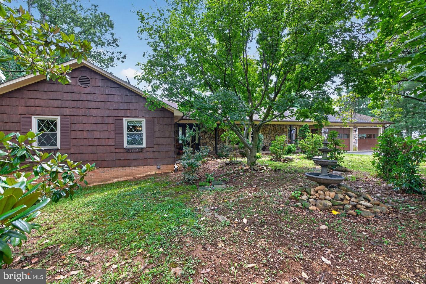 121 HERITAGE DR