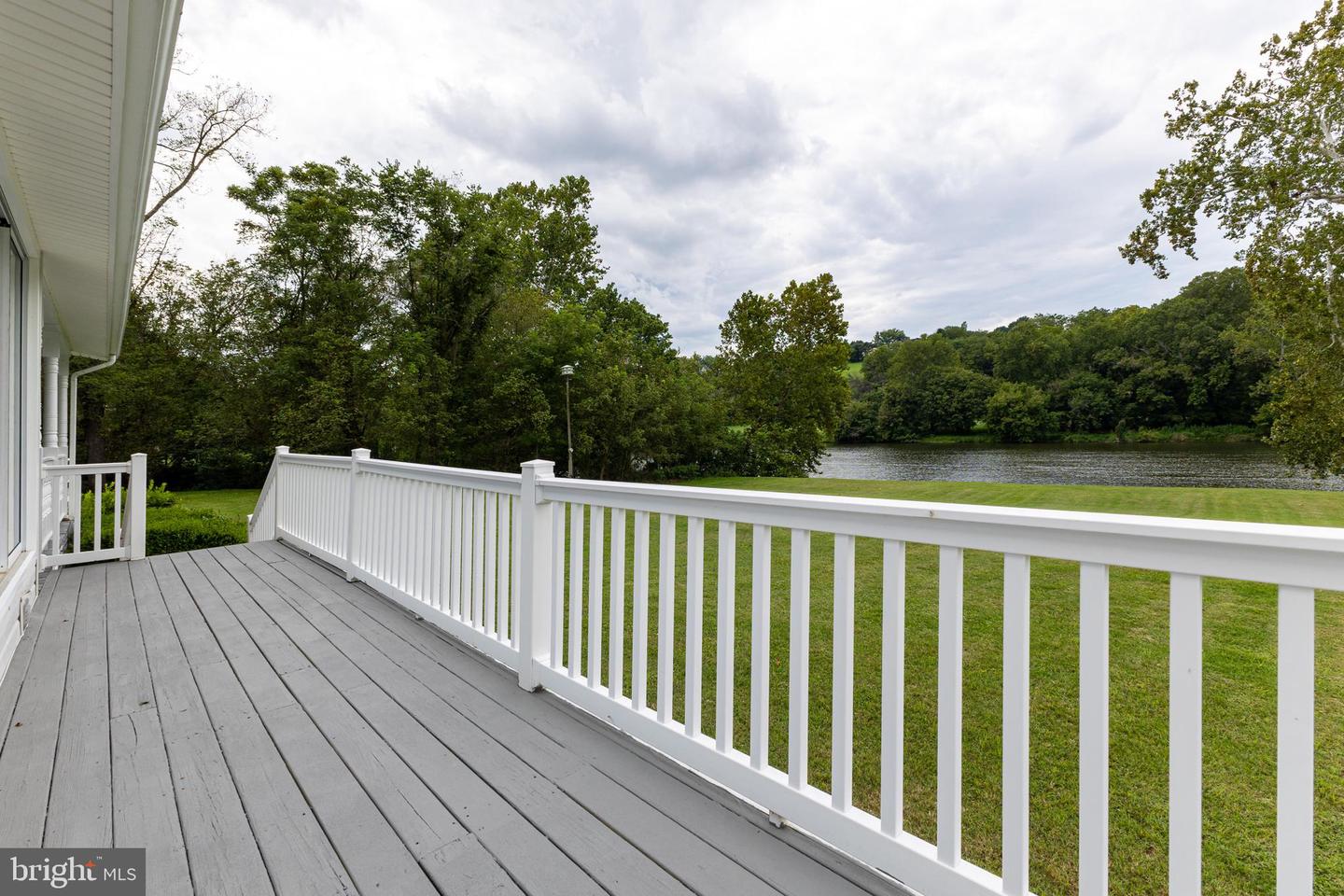 340 Camelot Ct Property Photo 9