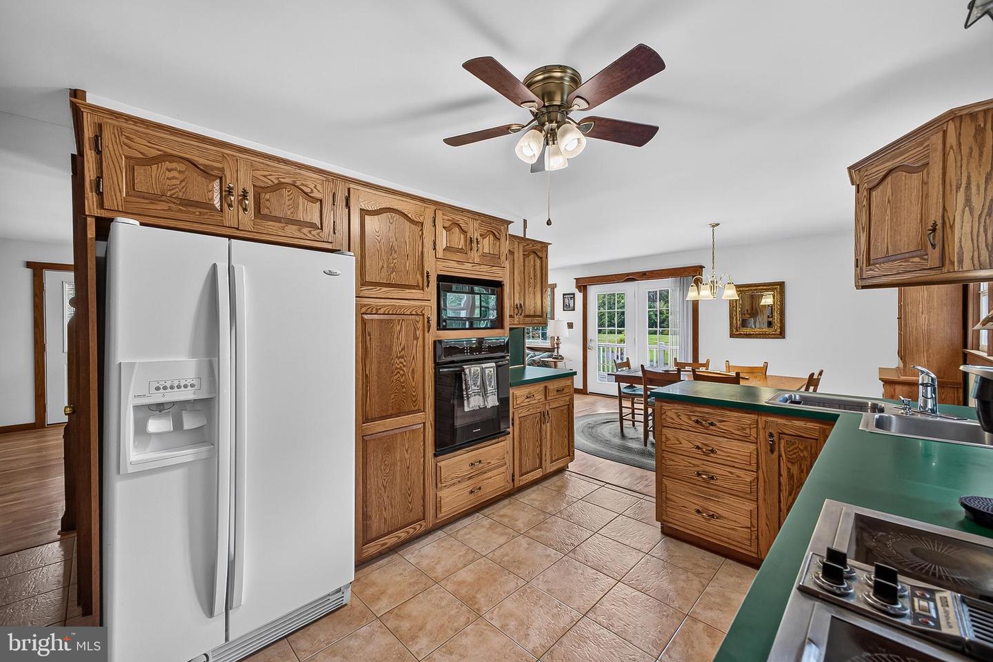340 Camelot Ct Property Photo 27