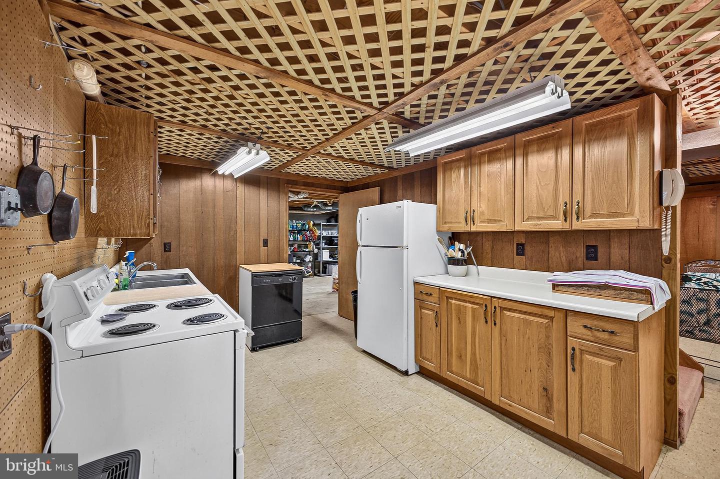 340 Camelot Ct Property Photo 73