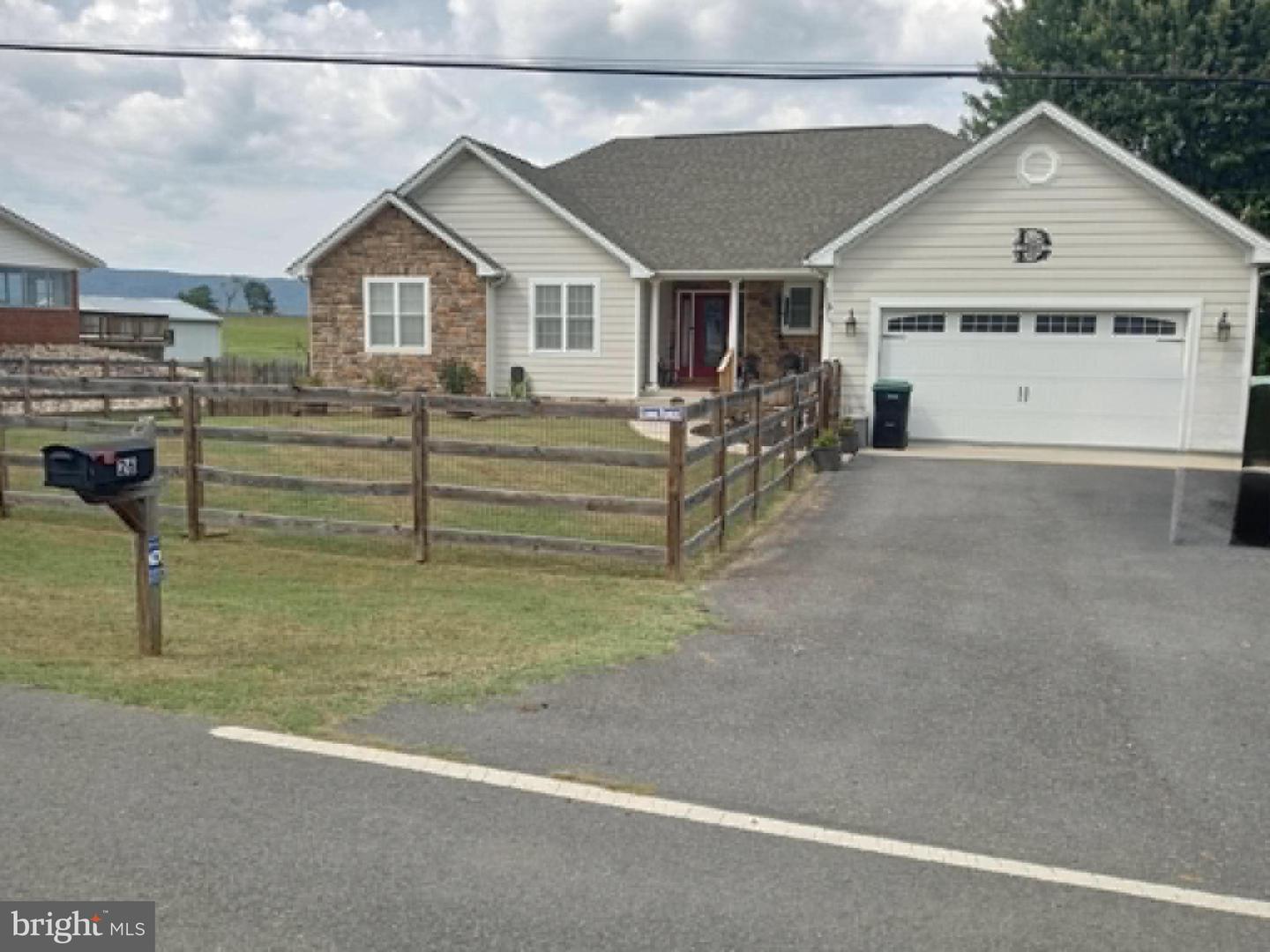 26 WOODLAND PARK DR