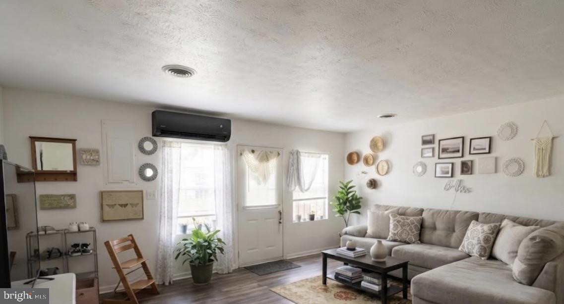307 E Main St #d2 Property Photo 5
