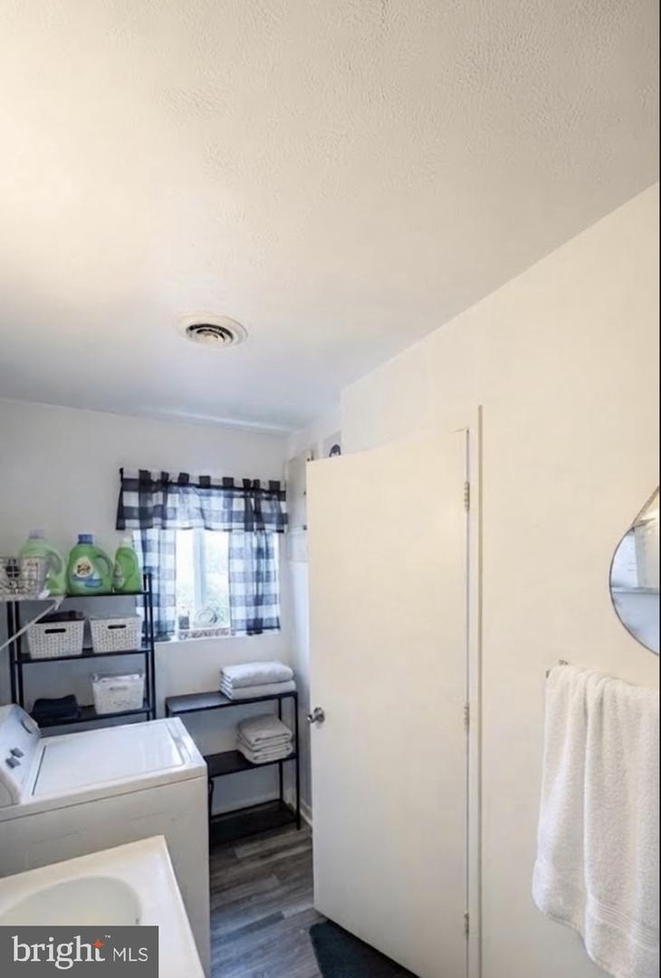 307 E Main St #d2 Property Photo 6