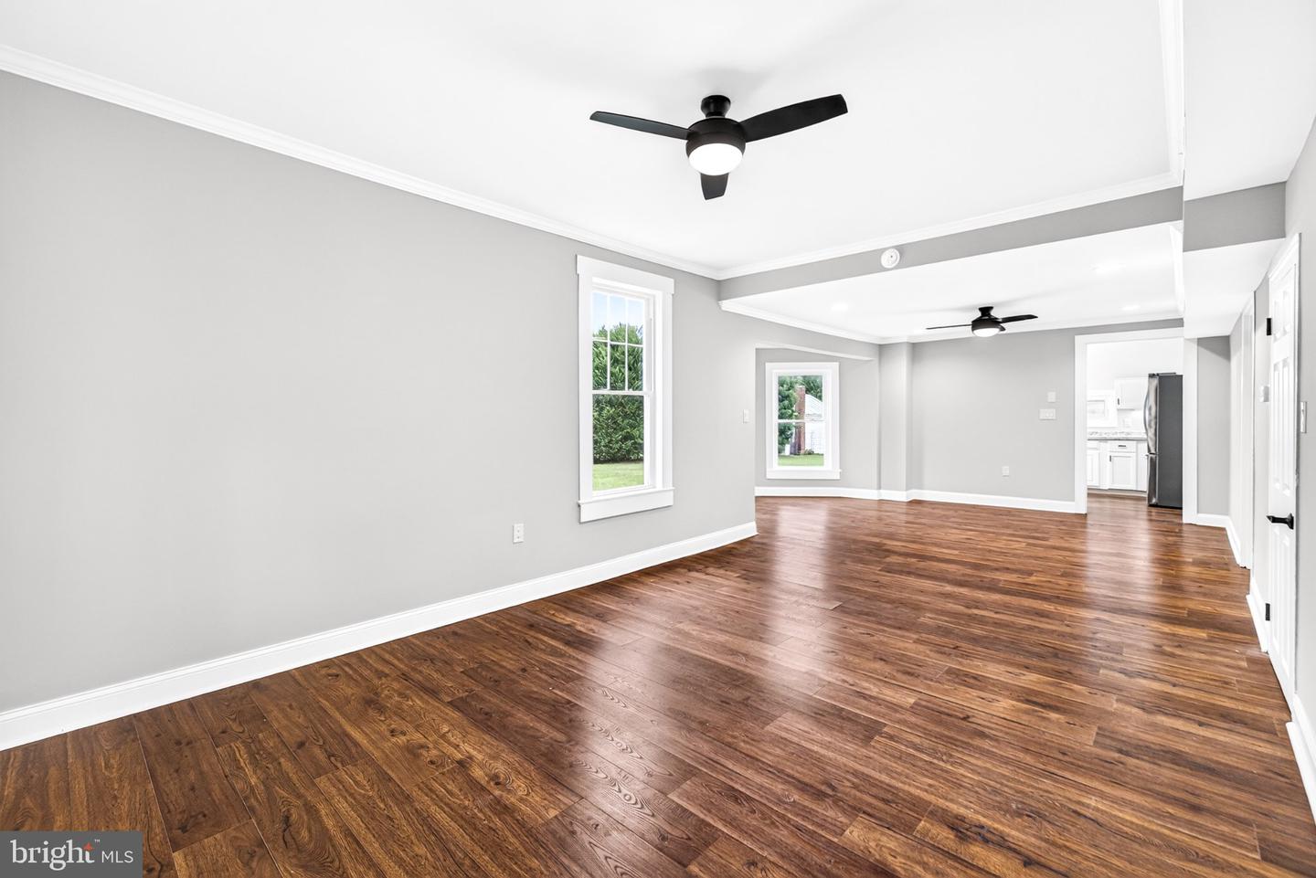 206 2nd St Property Photo 3
