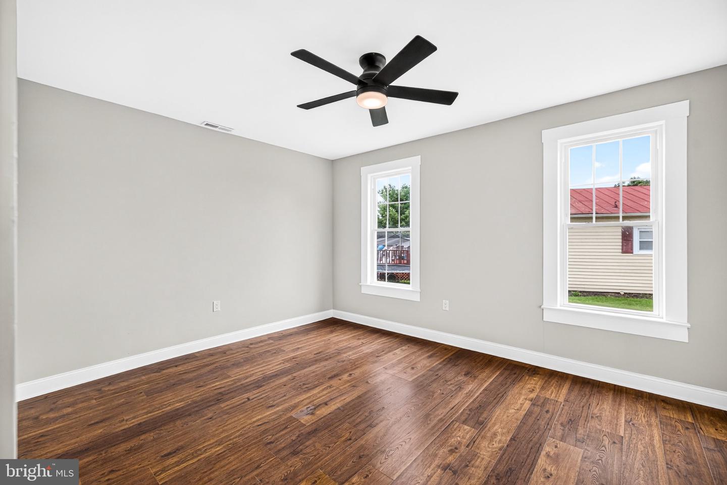 206 2nd St Property Photo 11