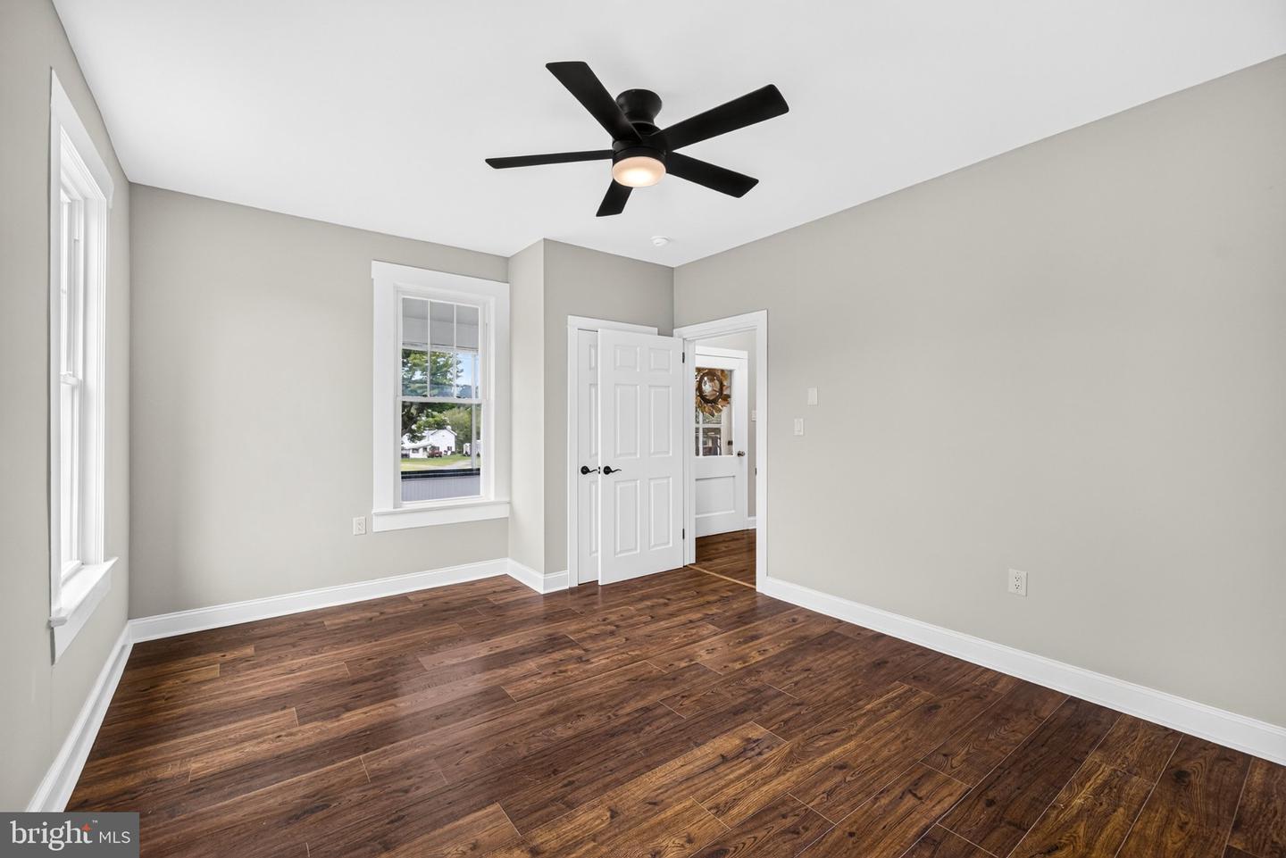 206 2nd St Property Photo 12