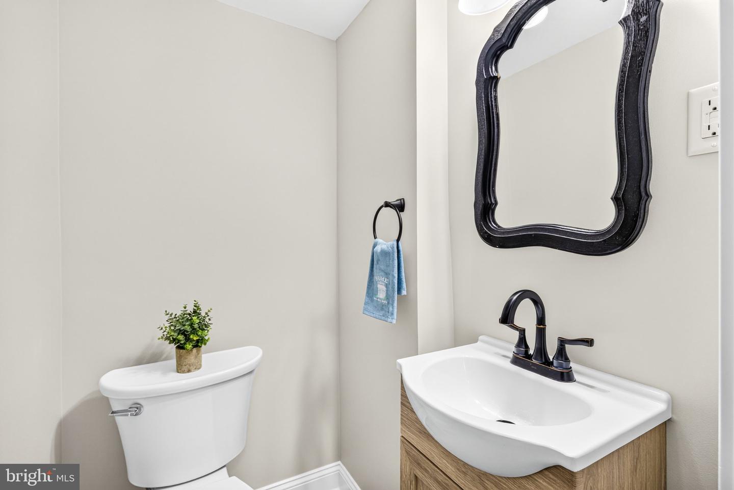 206 2nd St Property Photo 17