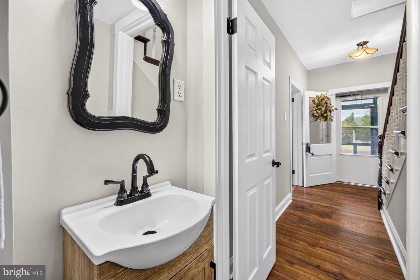 206 2nd St Property Photo 18
