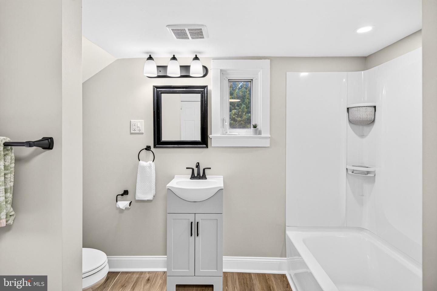 206 2nd St Property Photo 24