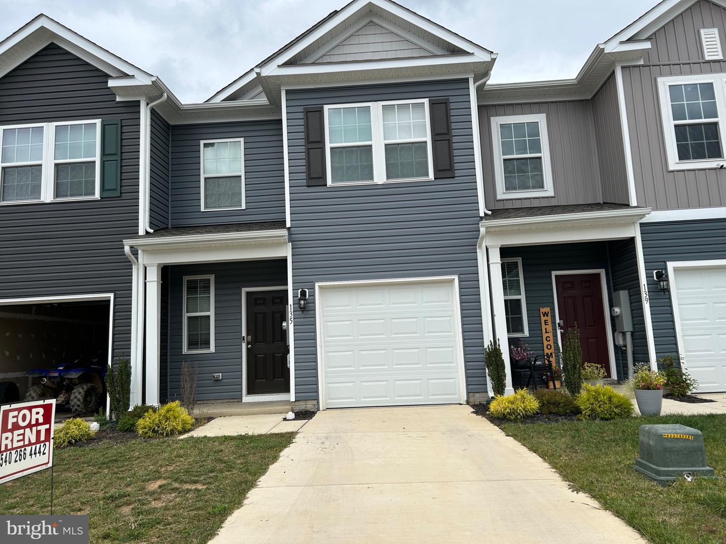 131 RAE CT Property Photo 1