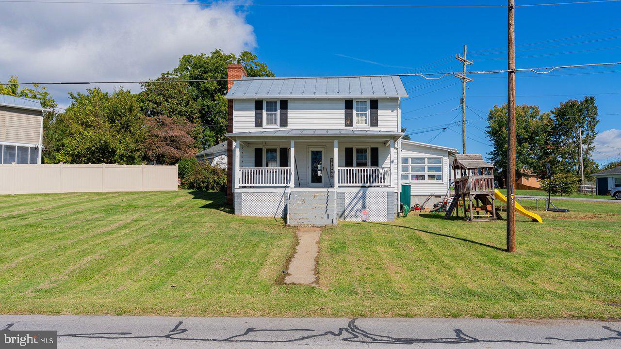 15 LURAY AVE Property Photo 1