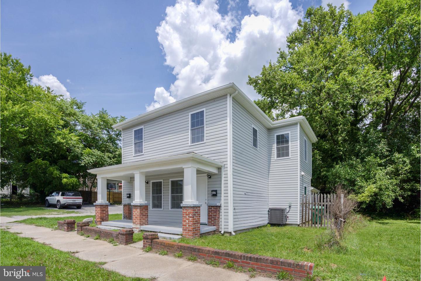 317 S West St Property Photo 1