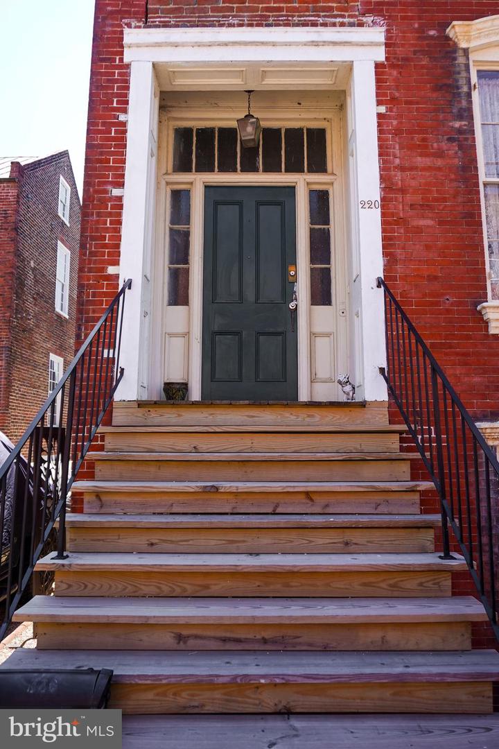220 High Street Property Photo 1