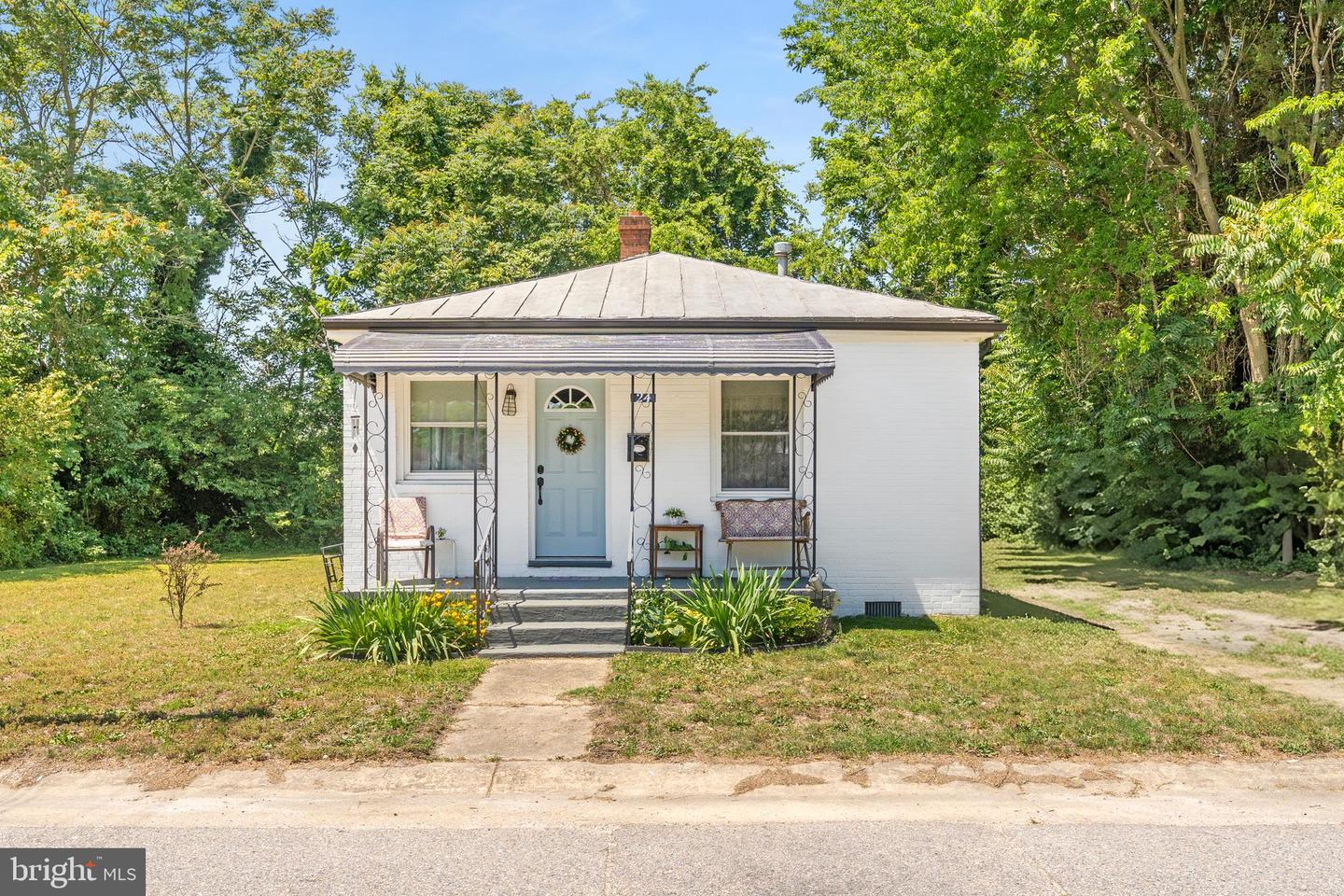 24 S BURCH ST