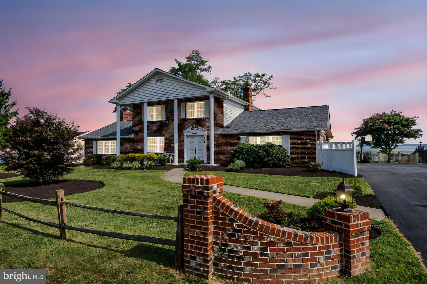 Bay Side Park Real Estate Listings Main Image