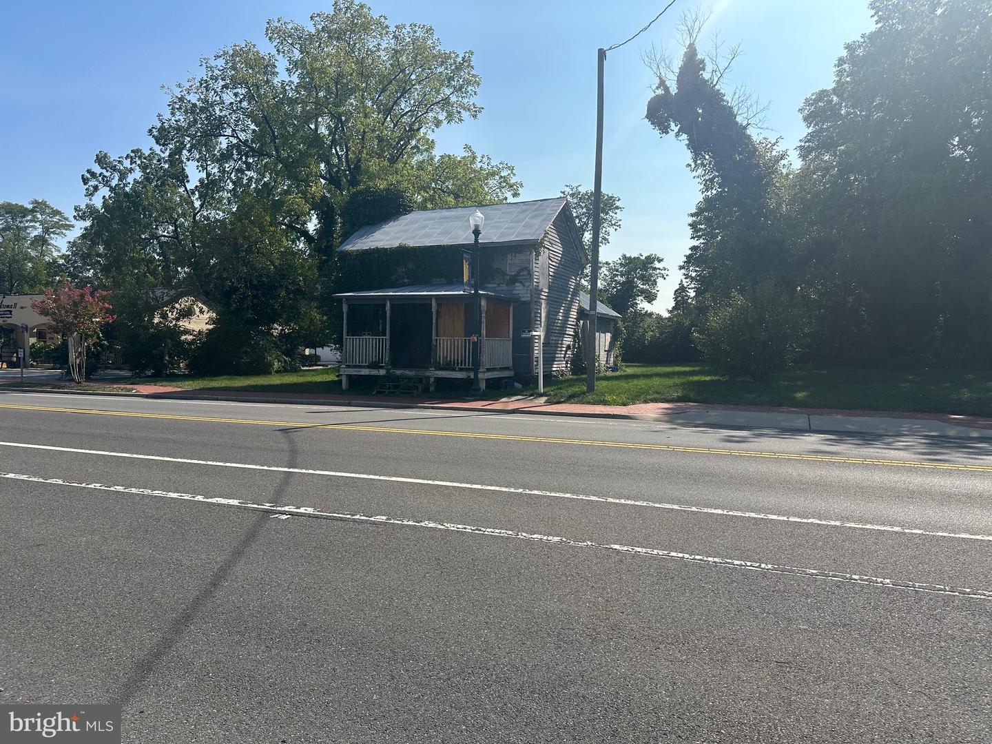 14881 Washington St Property Photo 3
