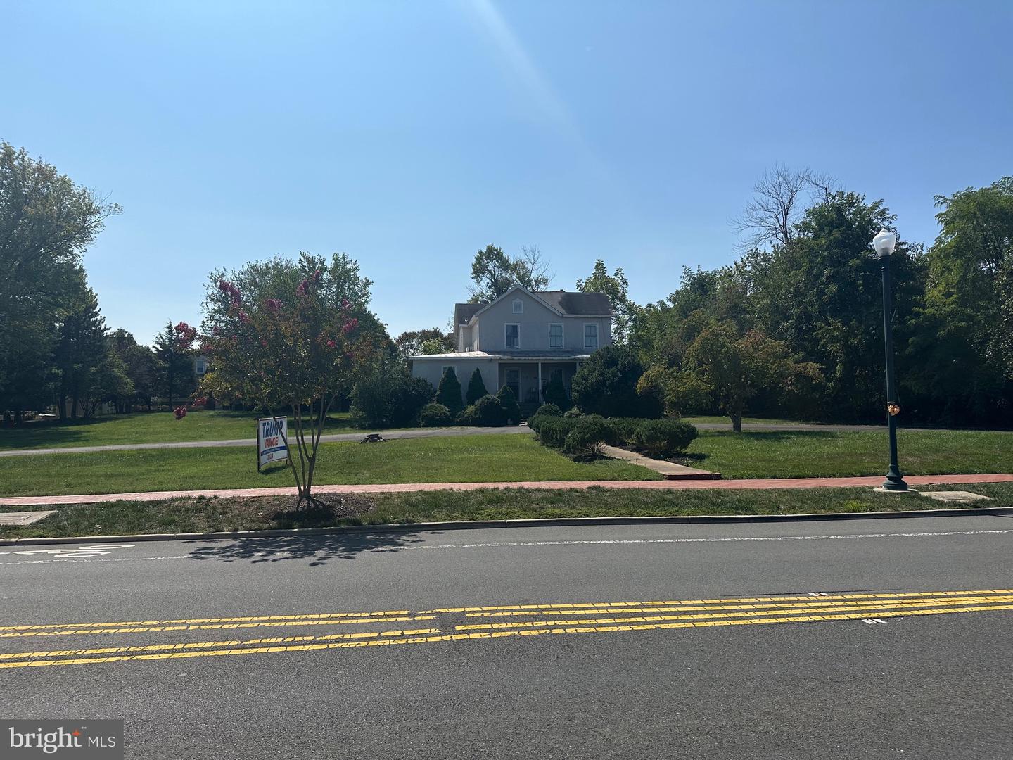 14801 Washington St Property Photo 1