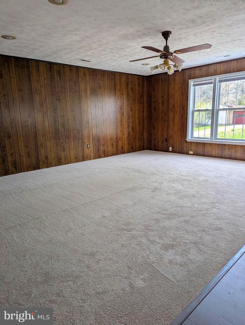 8608 Linton Hall Rd Property Photo 5