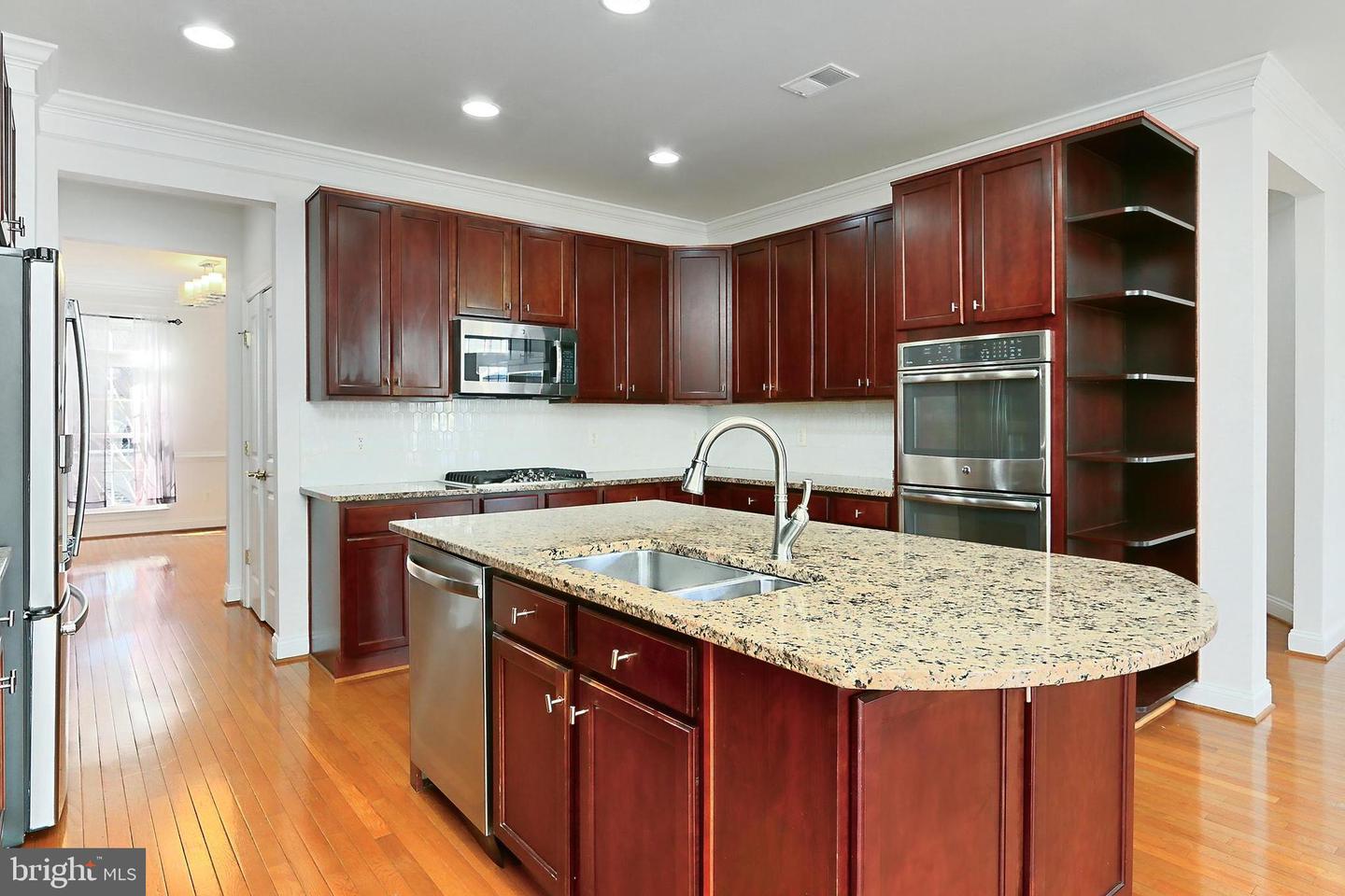 476 Harbor Side St Property Photo 6
