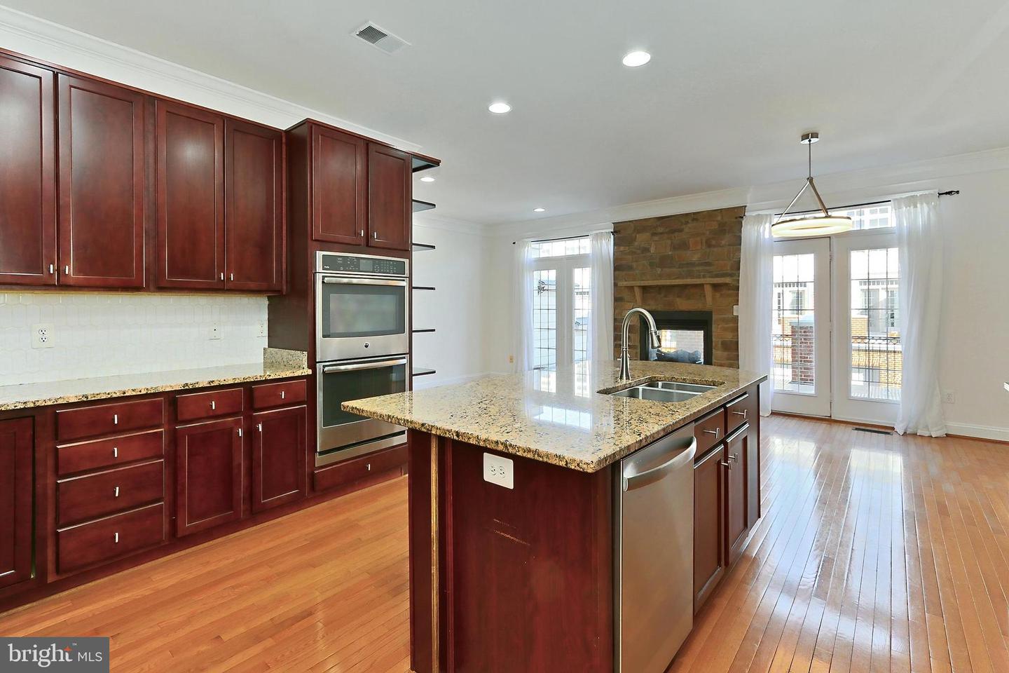 476 Harbor Side St Property Photo 7