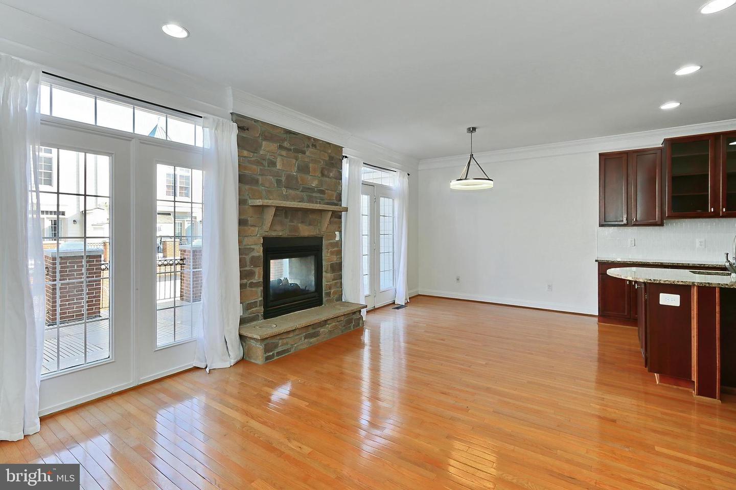 476 Harbor Side St Property Photo 8
