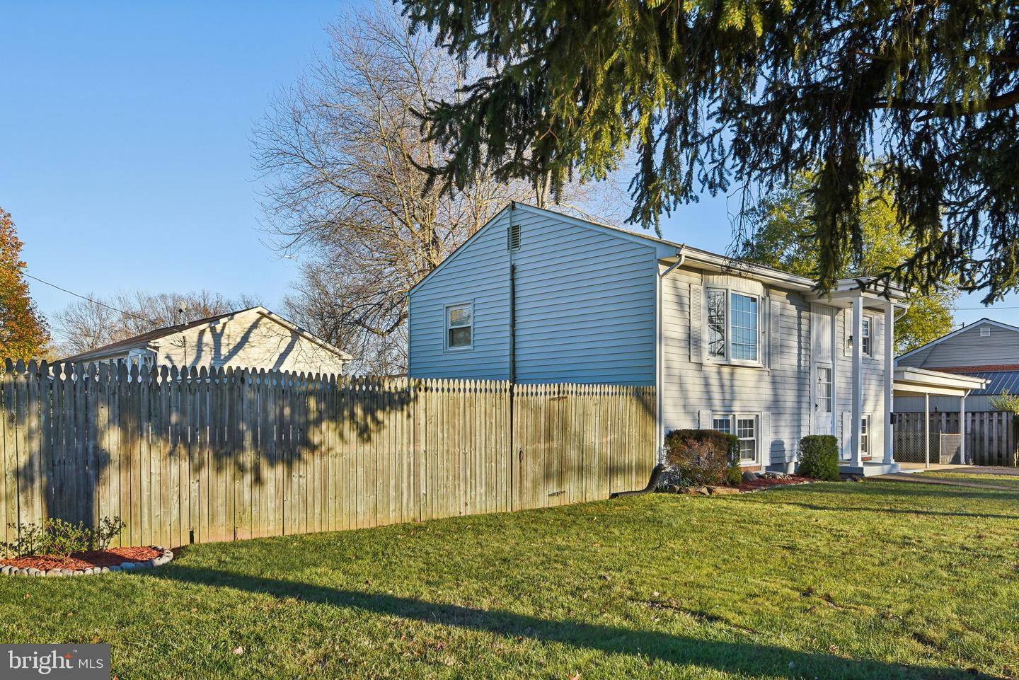 7807 Woodstock St Property Photo 4