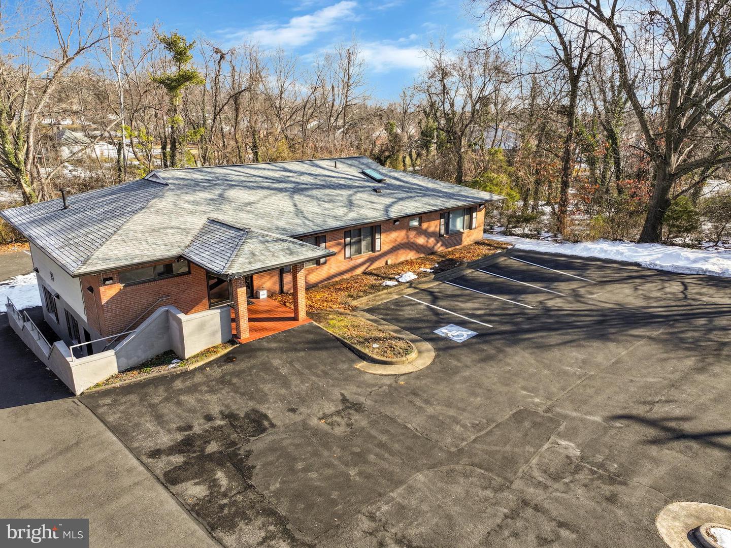 1502 Featherstone Rd Property Photo 1