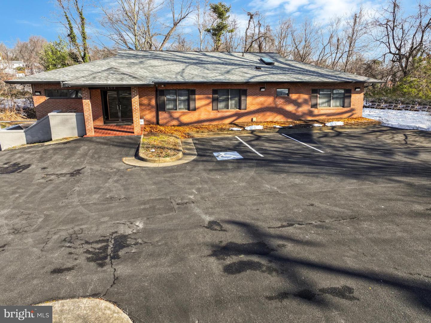 1502 Featherstone Rd Property Photo 10