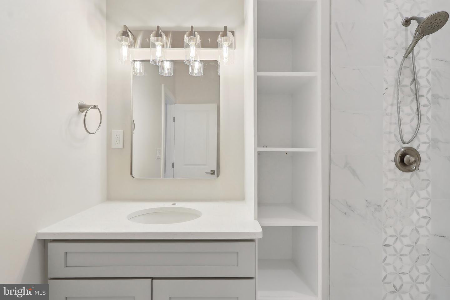 5660 Hoadly Rd Property Photo 25