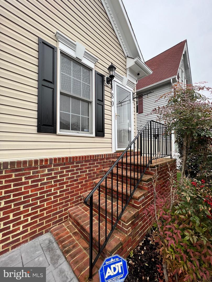 180 Mill St Property Photo