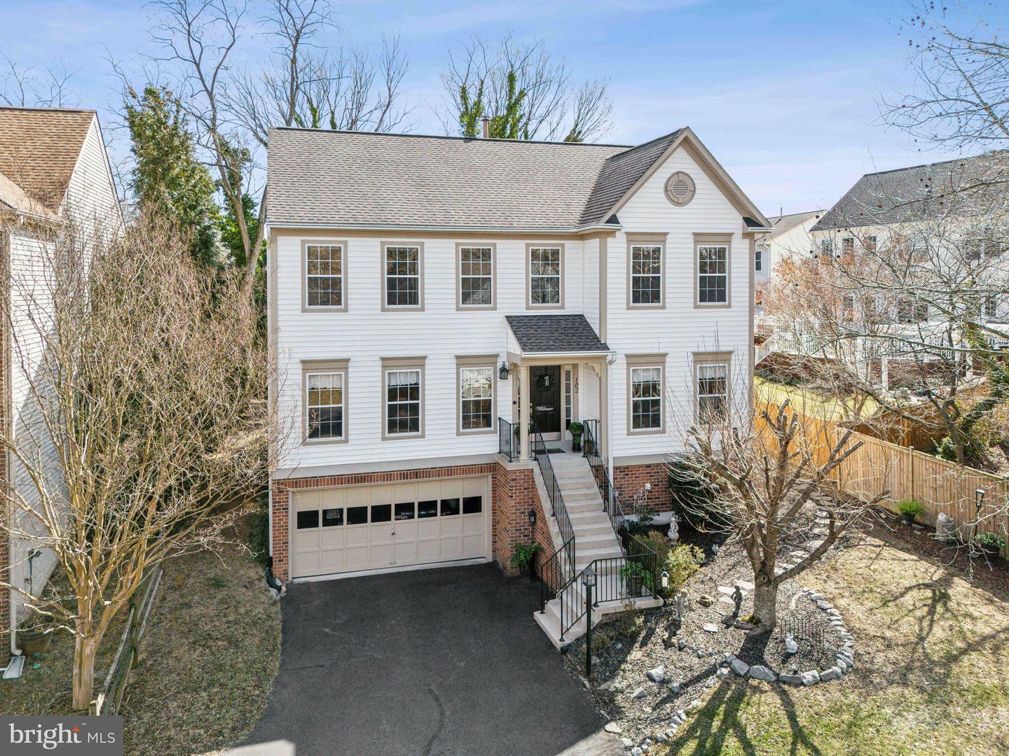 102 Frayers Farm Ct Property Photo