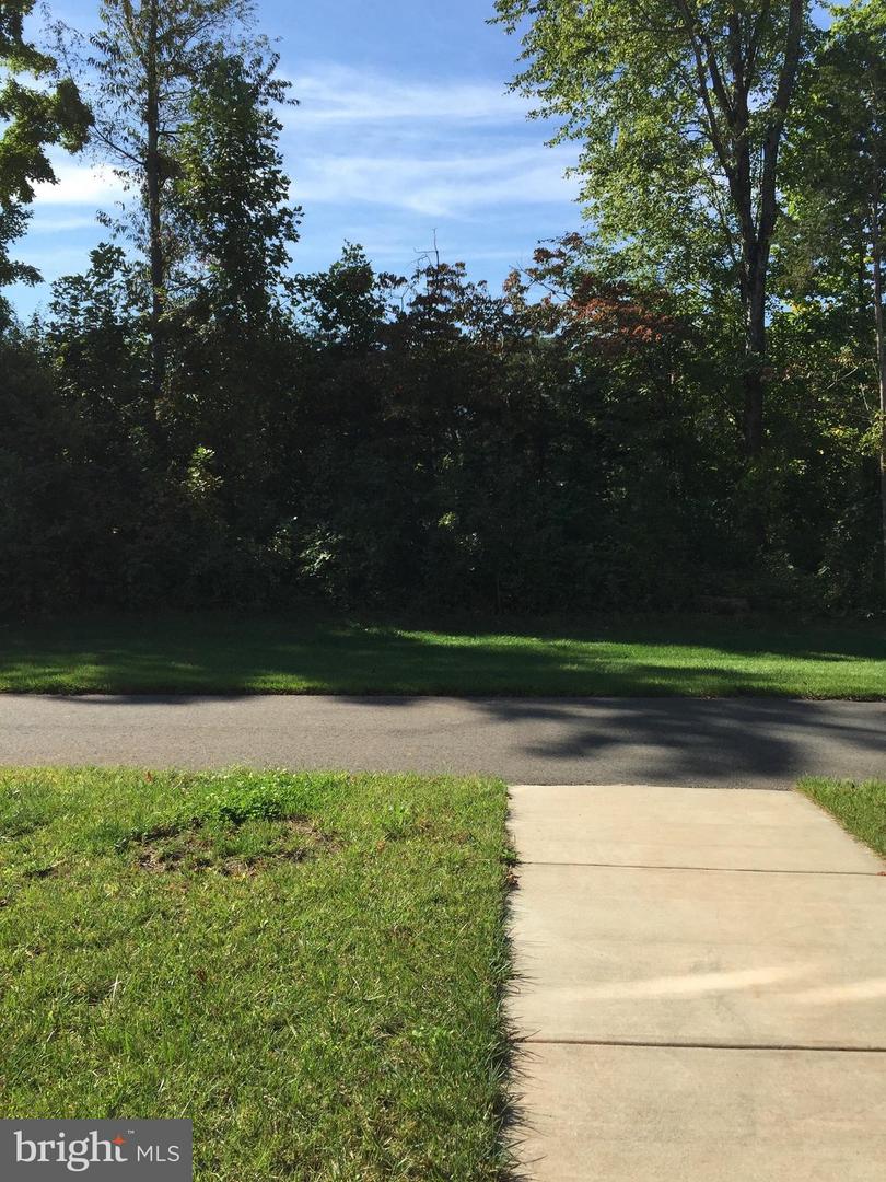 15981 Marsh Pl Property Photo 3