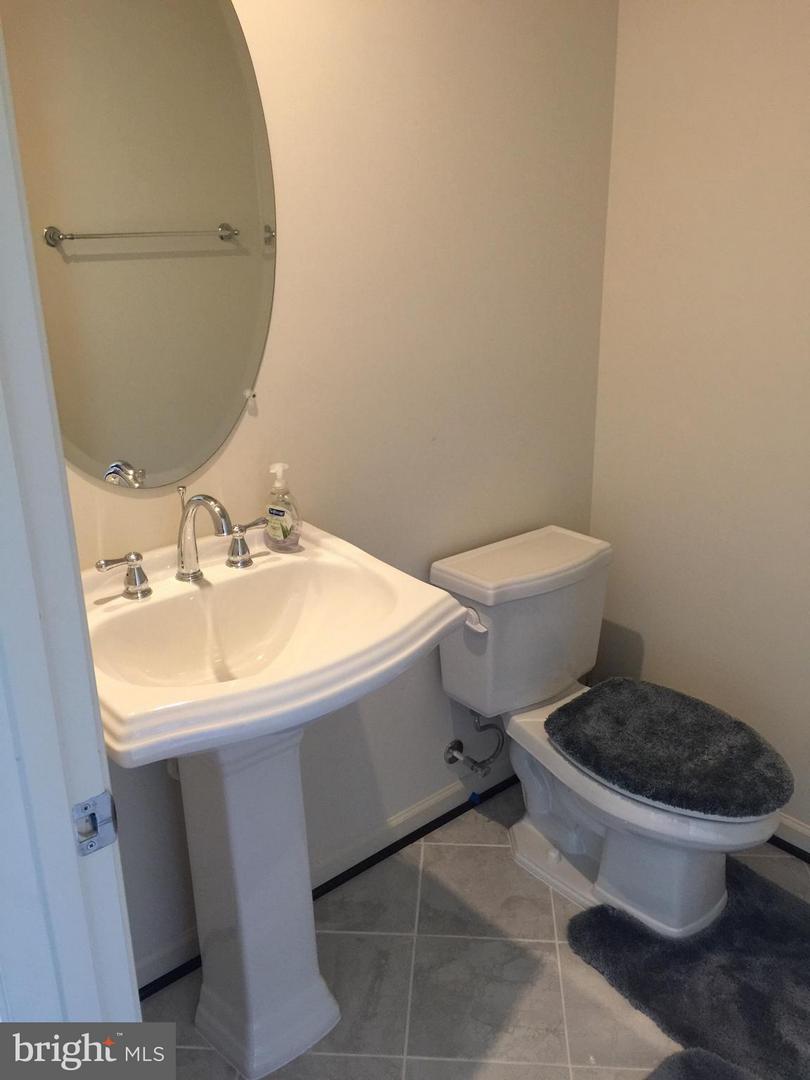 15981 Marsh Pl Property Photo 4