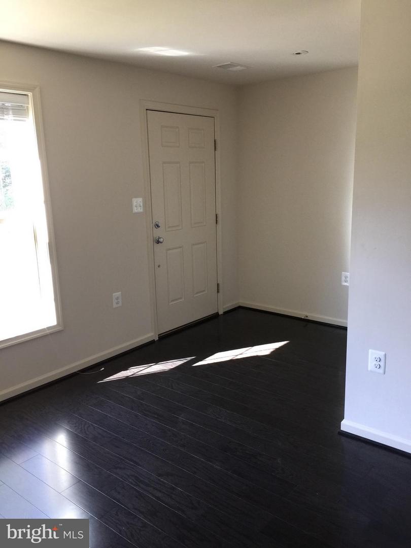 15981 Marsh Pl Property Photo 6