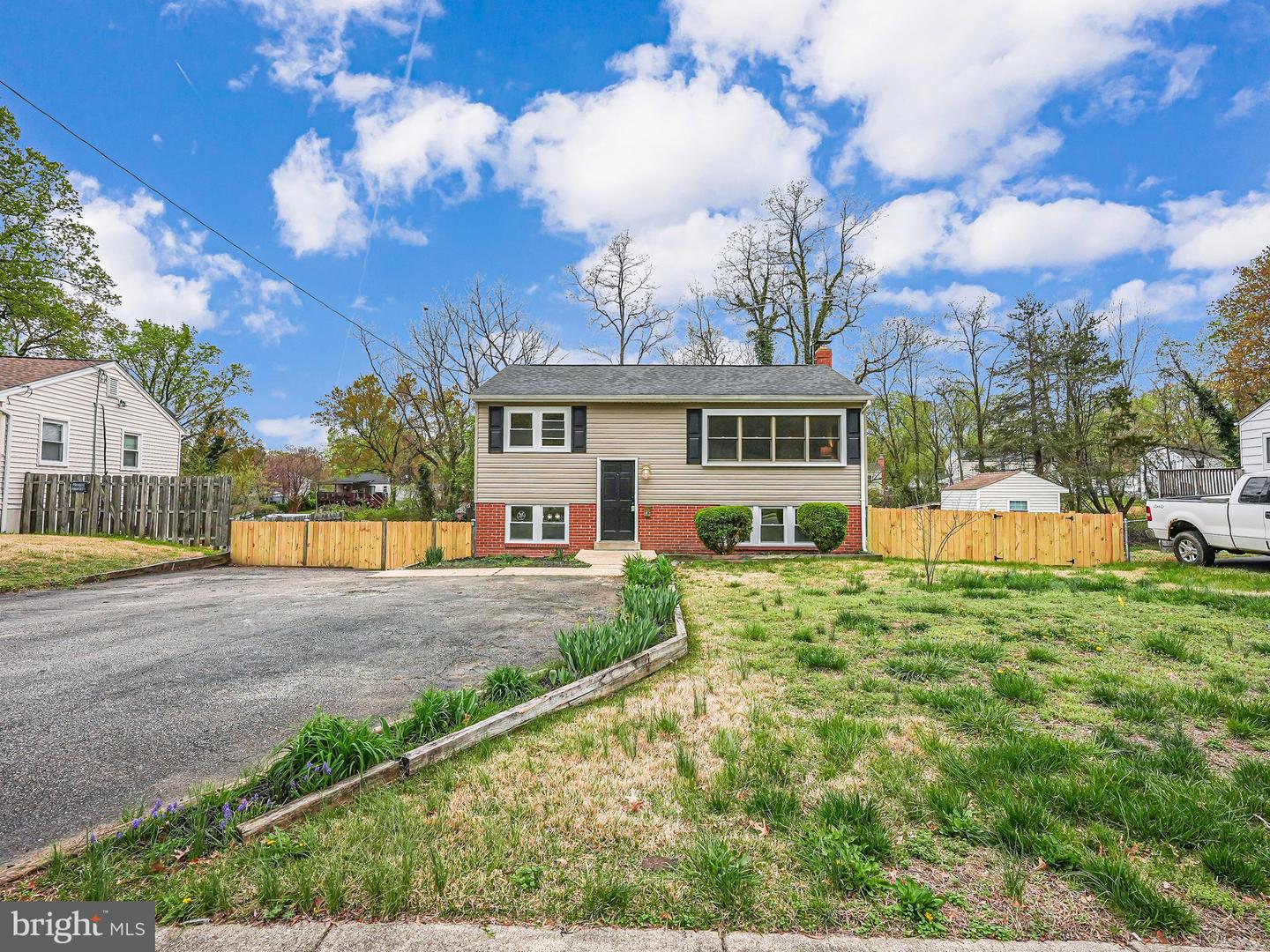 1407 Harrison St Property Photo