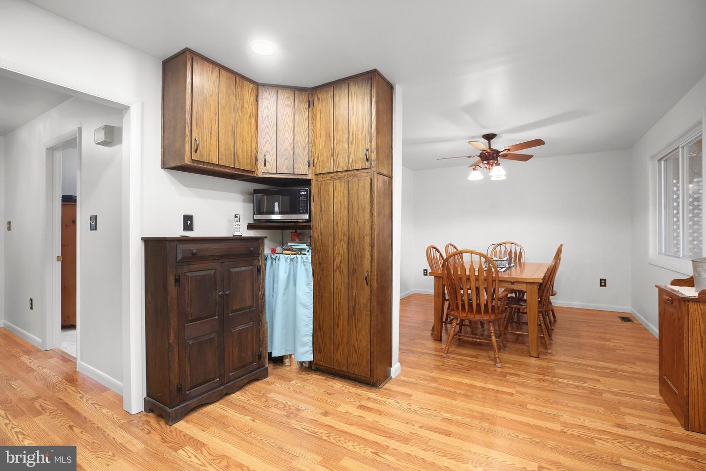 10831 Moore Dr Property Photo 4