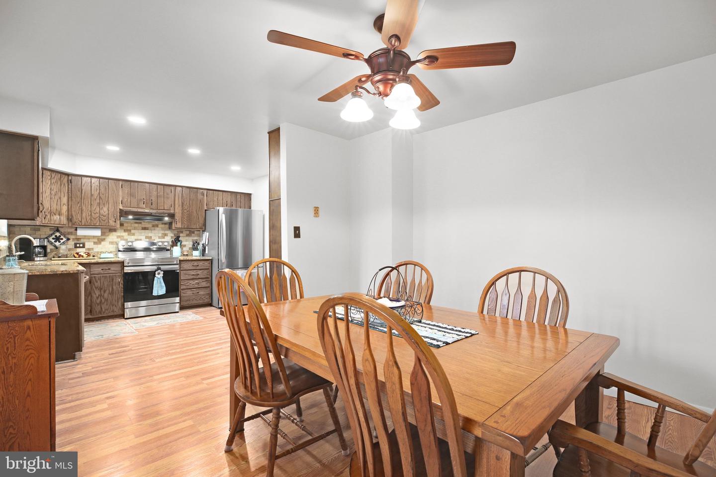 10831 Moore Dr Property Photo 6