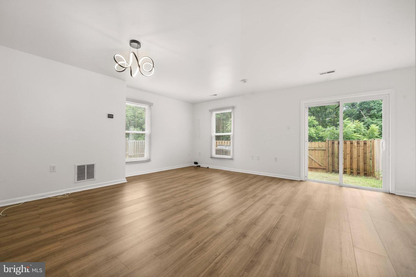 7621 Jordon Hollow Ct Property Photo 4