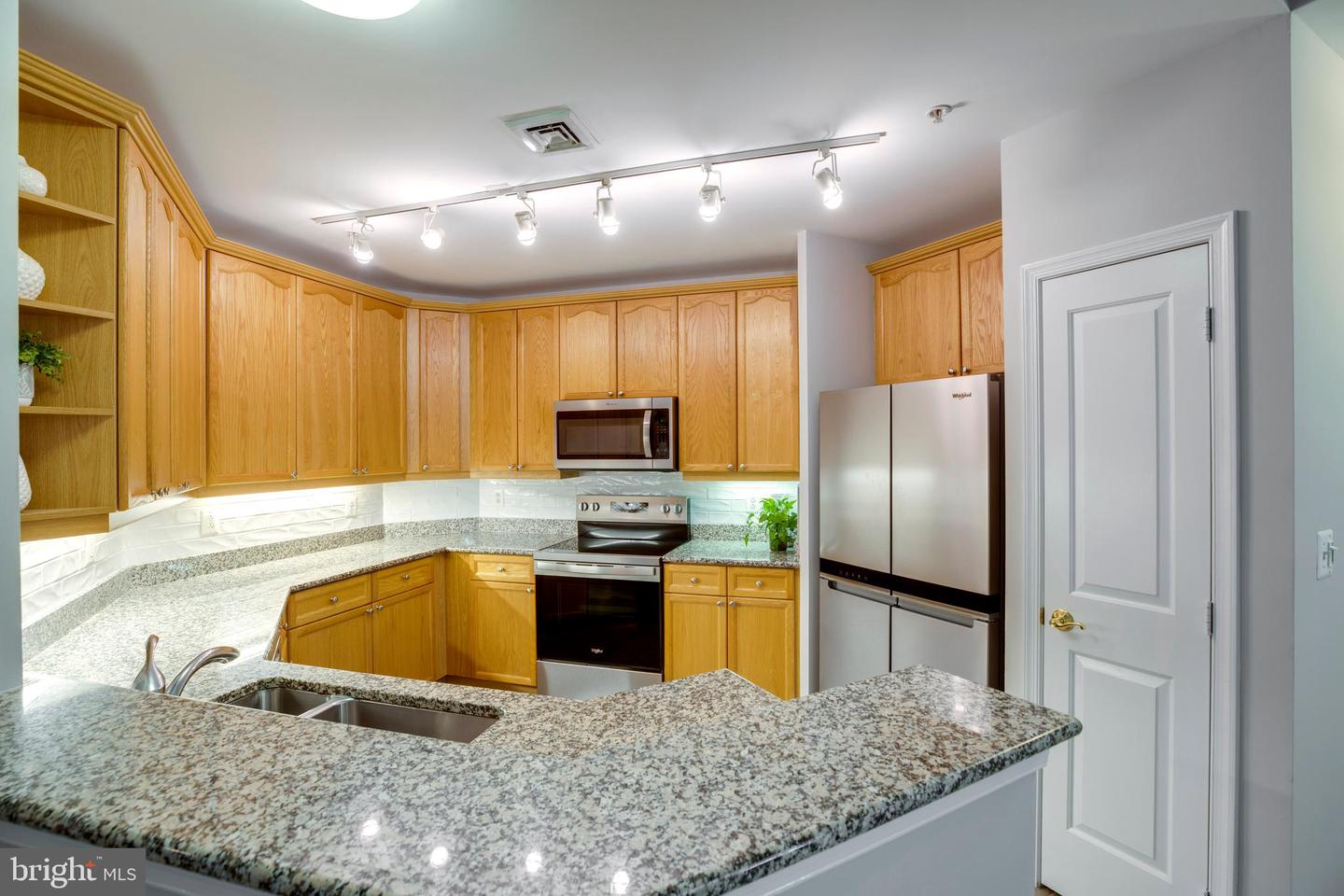 485 Harbor Side St #100 Property Photo 8
