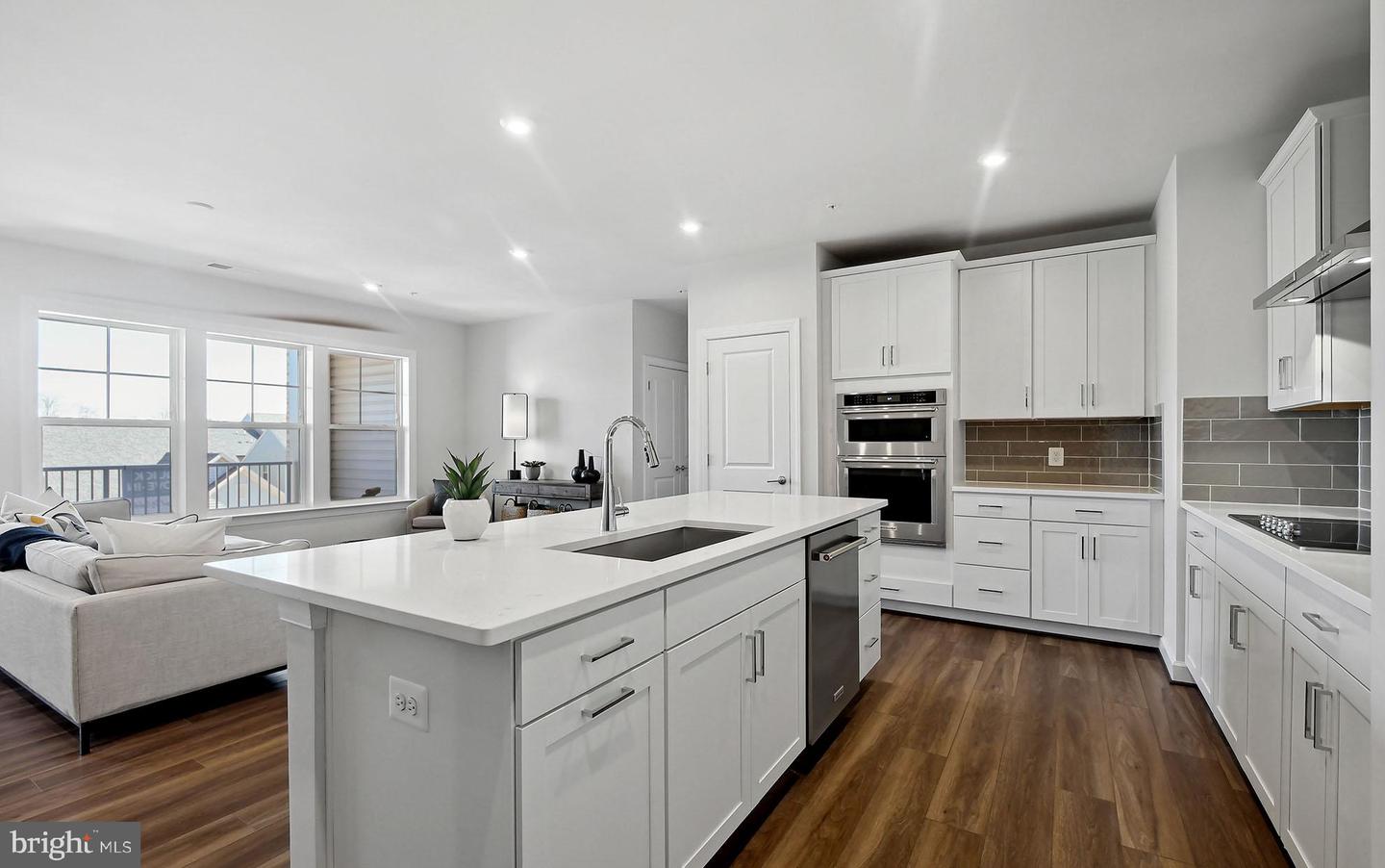 5810 MOONSTONE WAY #401 Property Photo 1