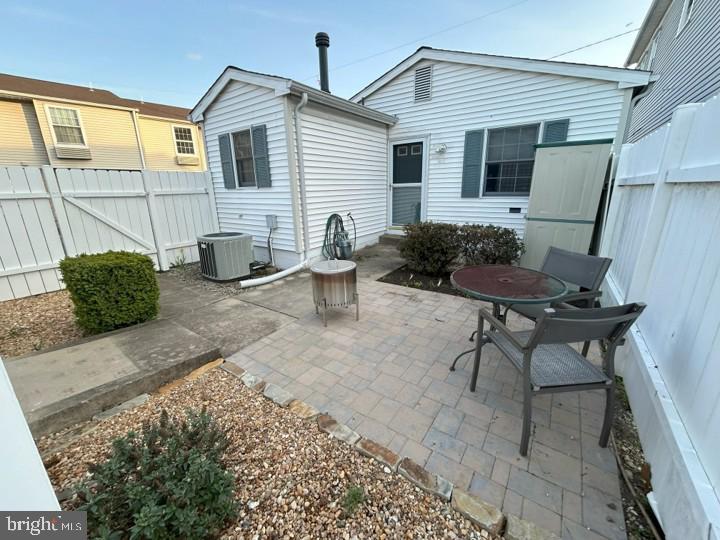 303 4th Ave Property Photo 5