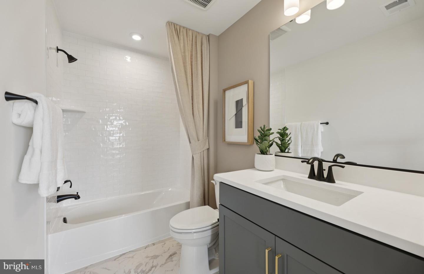 15484 Emerald Way Property Photo 32