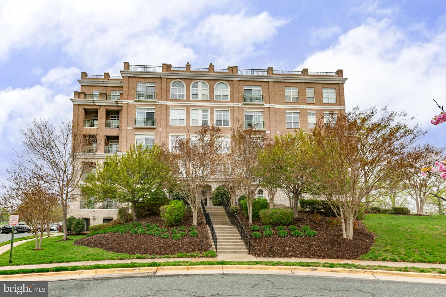820 Belmont Bay Dr #401 Property Photo 1