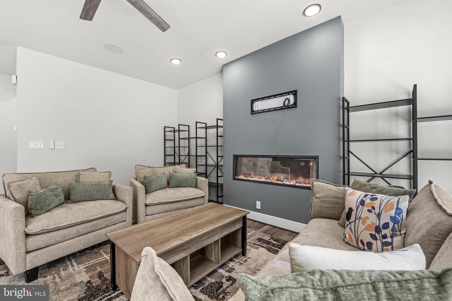2020 Silver Sycamore Ln Property Photo 15