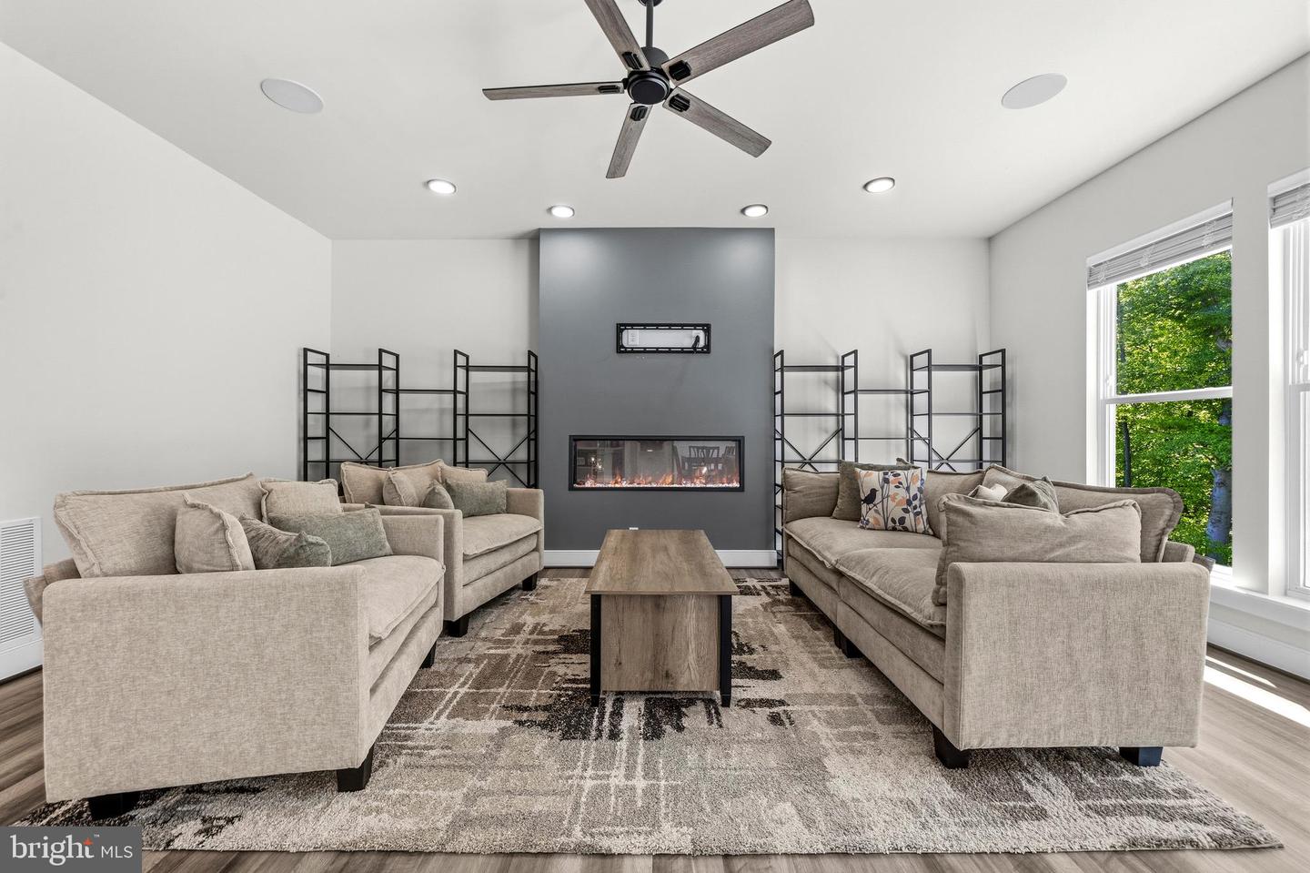 2020 Silver Sycamore Ln Property Photo 16