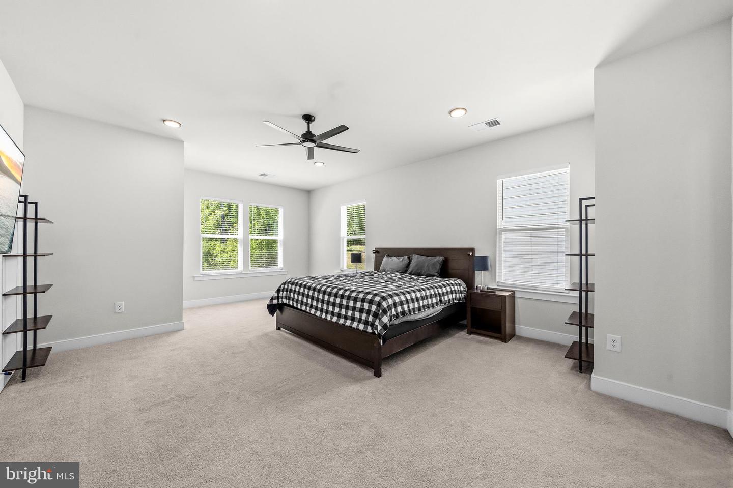 2020 Silver Sycamore Ln Property Photo 32