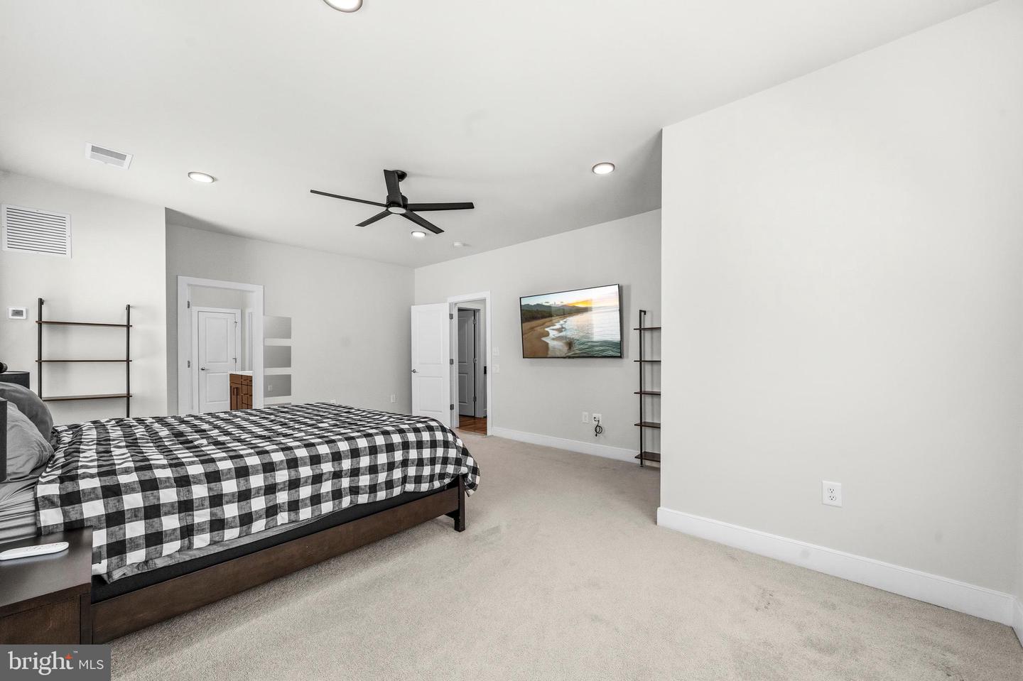 2020 Silver Sycamore Ln Property Photo 34