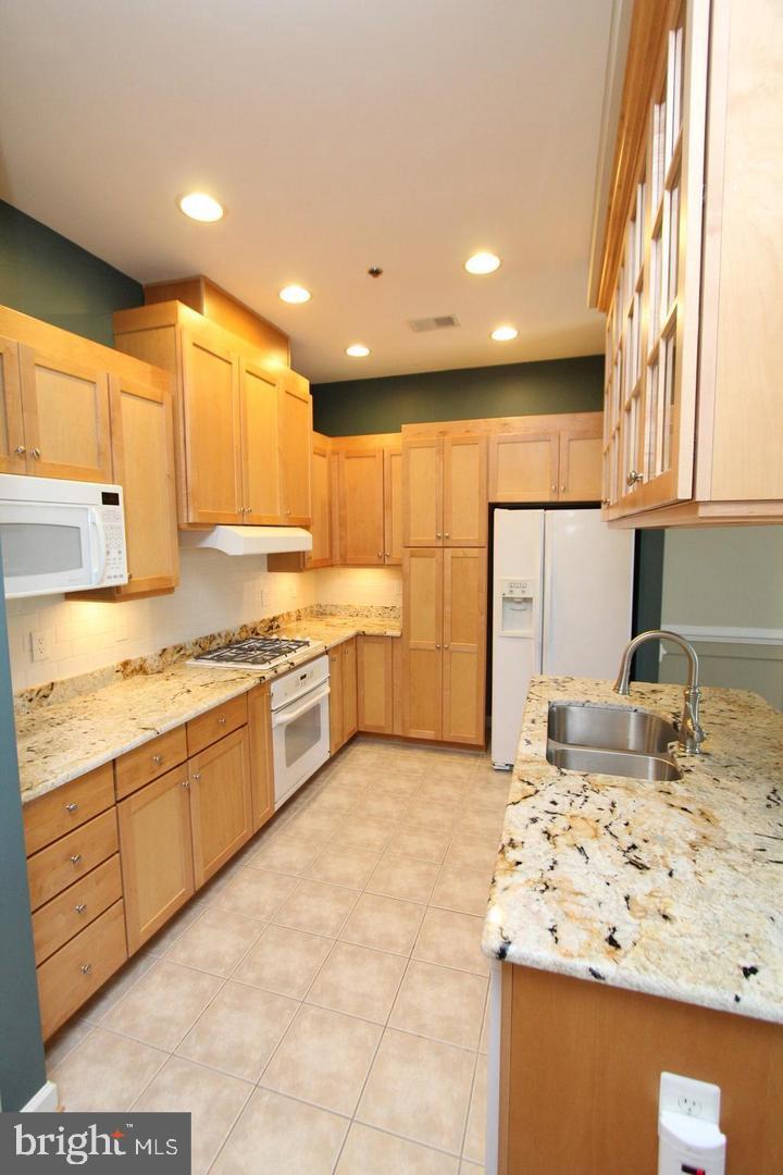 830 Belmont Bay Dr #303 Property Photo 13
